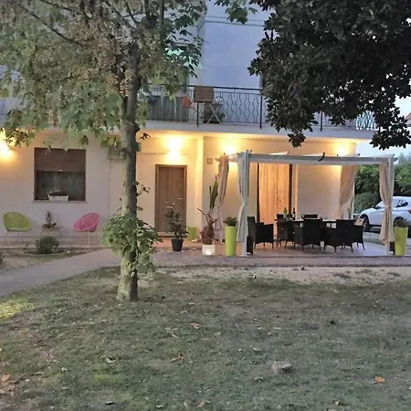 Magnolia Vila *